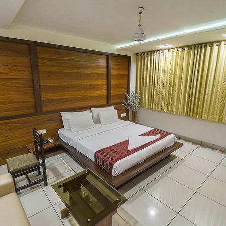 Hotel Radiant Kolhapur Dış mekan fotoğraf