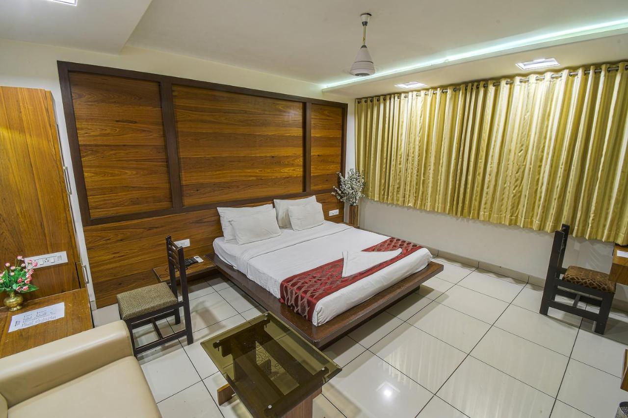 Hotel Radiant Kolhapur Dış mekan fotoğraf